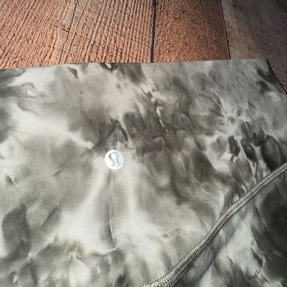 Lululemon Align Pant 25" *Diamond Dye
Light Sage Army Green Dark Olive size 20 - Picture 11 of 12